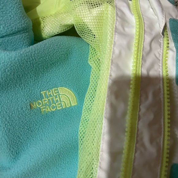 North Face snow set with 2 in 1 jacket. Inner fleece pics attached - Picture 6 of 7